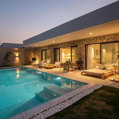 Viohouses 5- Luxury Private Korunakli Oezel Havuzlu 빌라